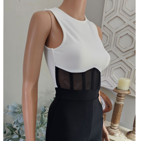 Bella Barnett Allegra White Black Corset Bandage Sleeveless Jumpsuit Size Small - Picture 7 of 9